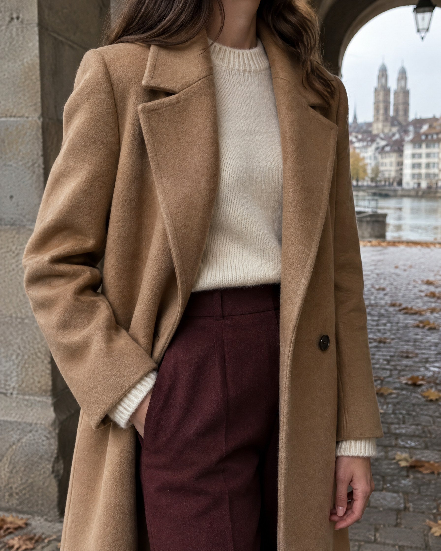 Kamelfarbener Wollmantel in der Zürcher Altstadt